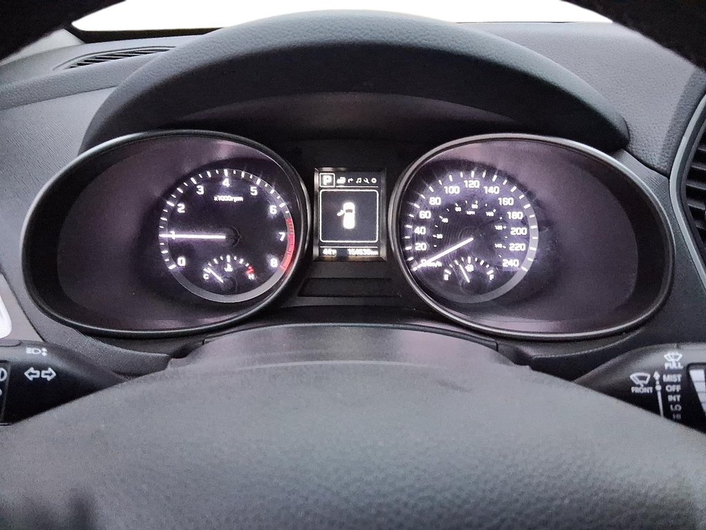 2017 Hyundai Santa Fe XL XL AWD in Stratford, Ontario - 16 - w1024h768px