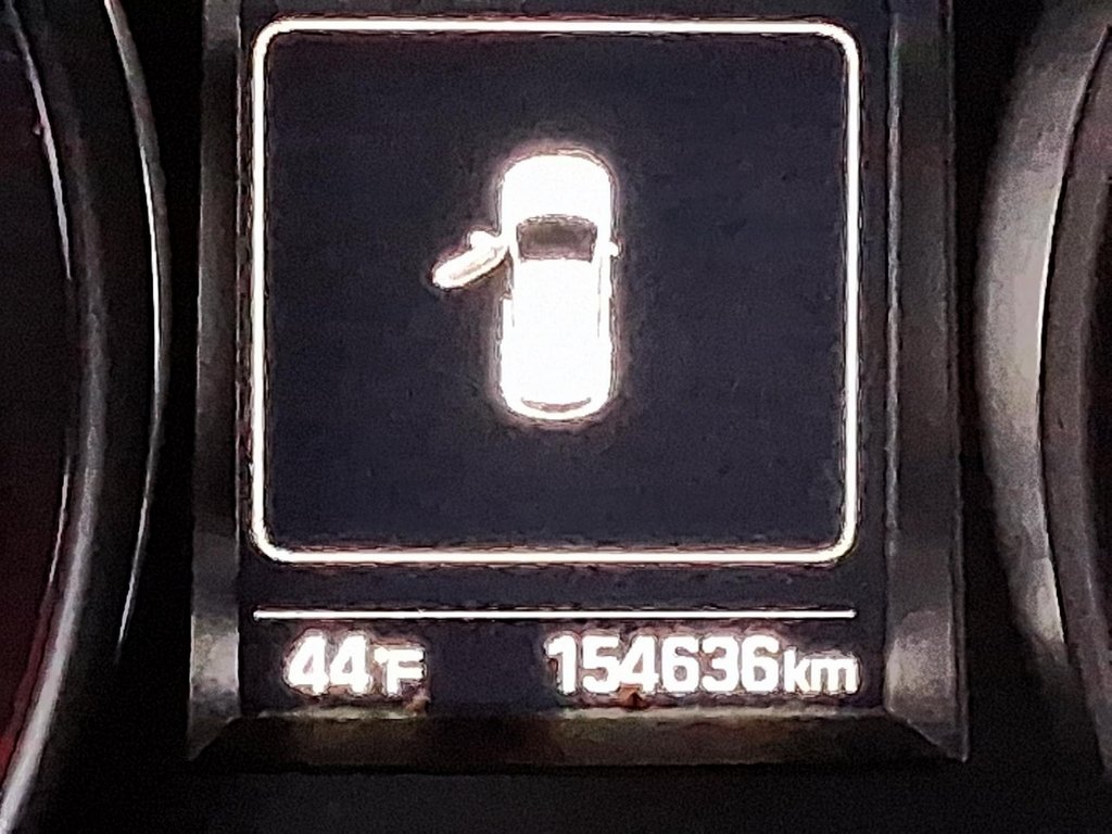 2017 Hyundai Santa Fe XL XL AWD in Stratford, Ontario - 15 - w1024h768px