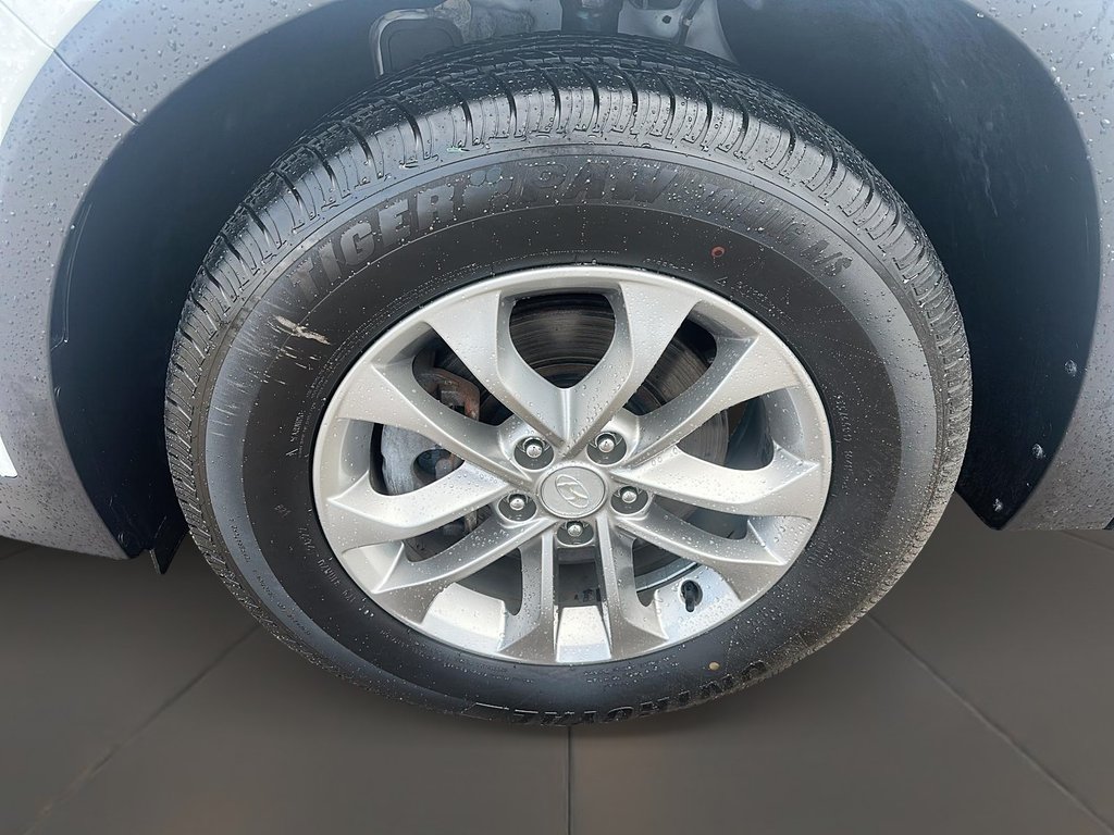 2020 Hyundai Santa Fe ESSENTIAL W/SAFE PKG in Stratford, Ontario - 7 - w1024h768px