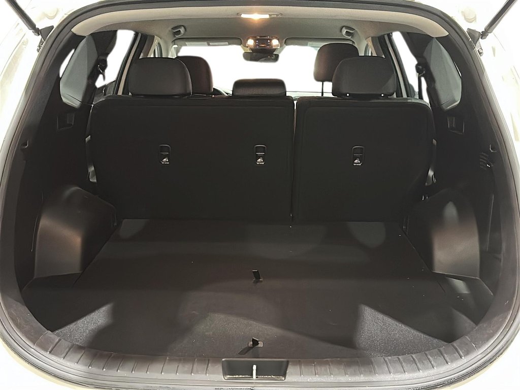 2023 Hyundai Santa Fe PREFERRED AWD in Stratford, Ontario - 6 - w1024h768px