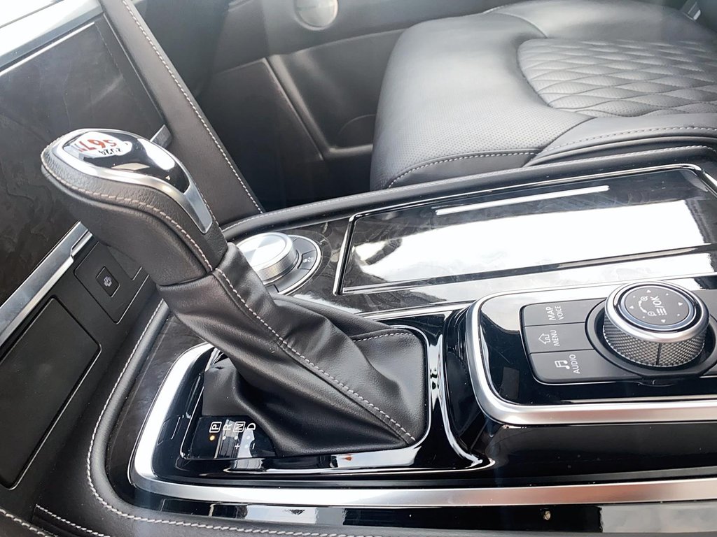 2024 Infiniti QX80 LUXE 8-PASS SUV in Stratford, Ontario - 14 - w1024h768px