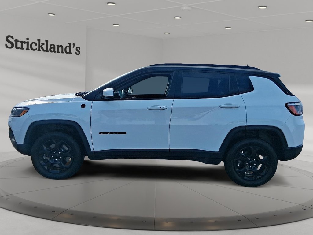 2023 Jeep Compass TRAILHAWK 4X4 in Stratford, Ontario - 5 - w1024h768px