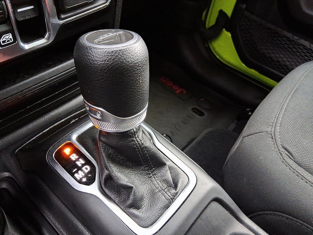 2021 Jeep Gladiator BLACK APPEARANCE PKG in Stratford, Ontario - 16 - w1024h768px