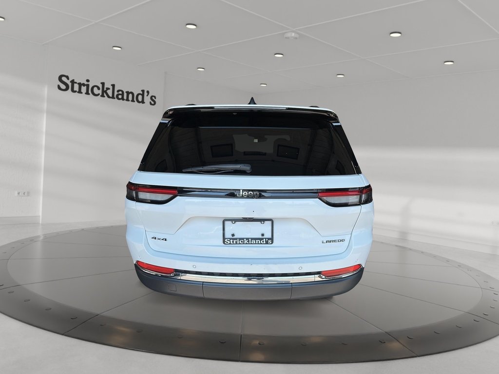 2023 Jeep Grand Cherokee LAREDO 4X4 SUV in Stratford, Ontario - 3 - w1024h768px