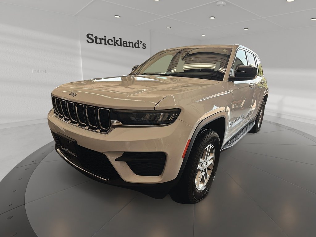 2023 Jeep Grand Cherokee LAREDO 4X4 SUV in Stratford, Ontario - 1 - w1024h768px