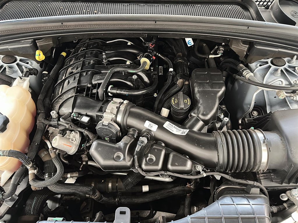 2023 Jeep Grand Cherokee LAREDO 4X4 SUV in Stratford, Ontario - 7 - w1024h768px