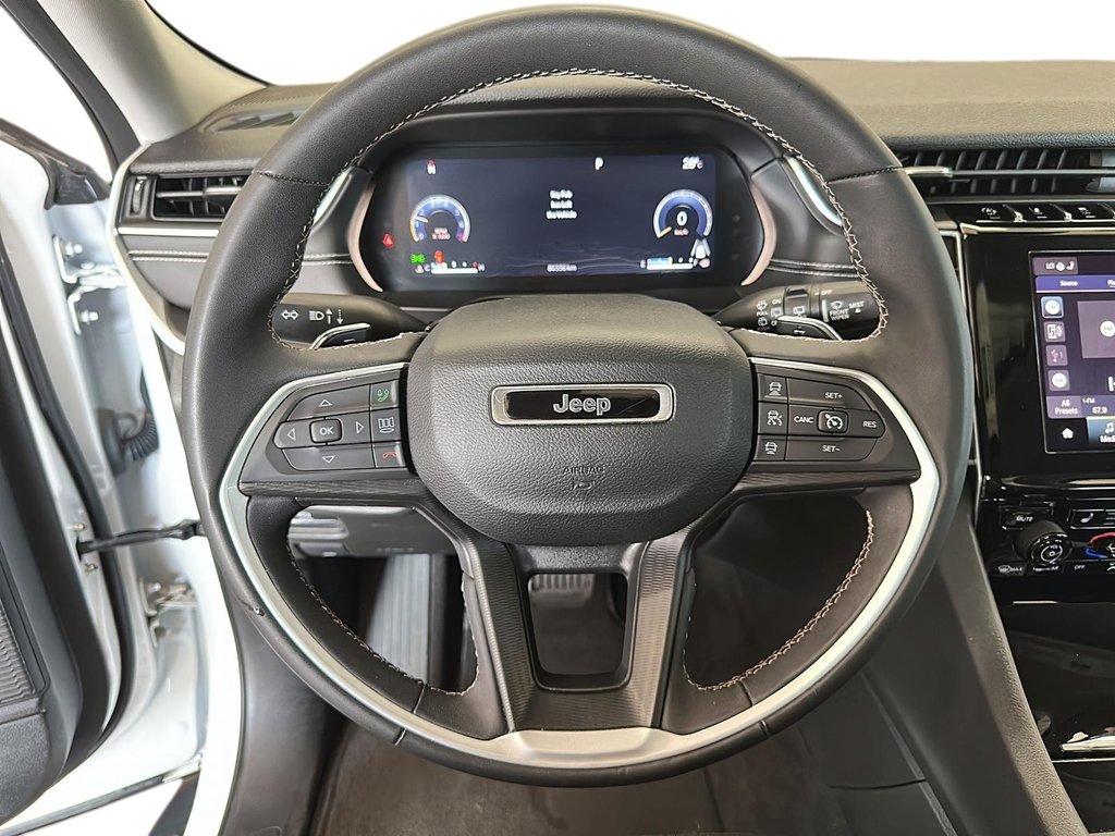 2023 Jeep Grand Cherokee LAREDO 4X4 SUV in Stratford, Ontario - 11 - w1024h768px