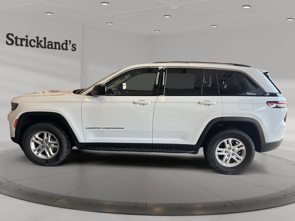 2023 Jeep Grand Cherokee LAREDO 4X4 SUV in Stratford, Ontario - 5 - w1024h768px