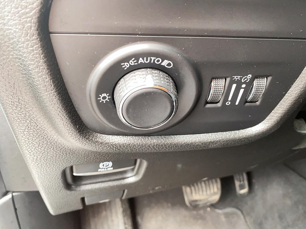 2023 Jeep Grand Cherokee LAREDO 4X4 SUV in Stratford, Ontario - 15 - w1024h768px