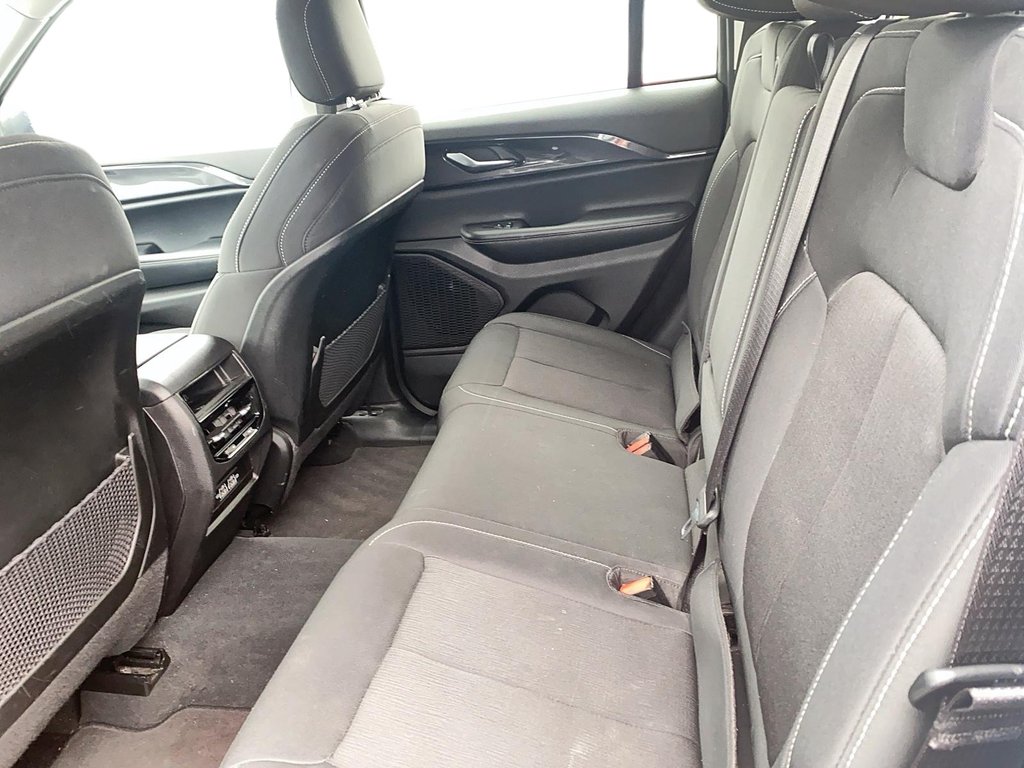 2023 Jeep Grand Cherokee LAREDO 4X4 SUV in Stratford, Ontario - 20 - w1024h768px