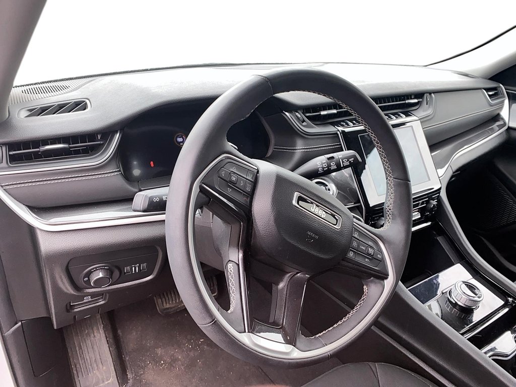 2023 Jeep Grand Cherokee LAREDO 4X4 SUV in Stratford, Ontario - 9 - w1024h768px