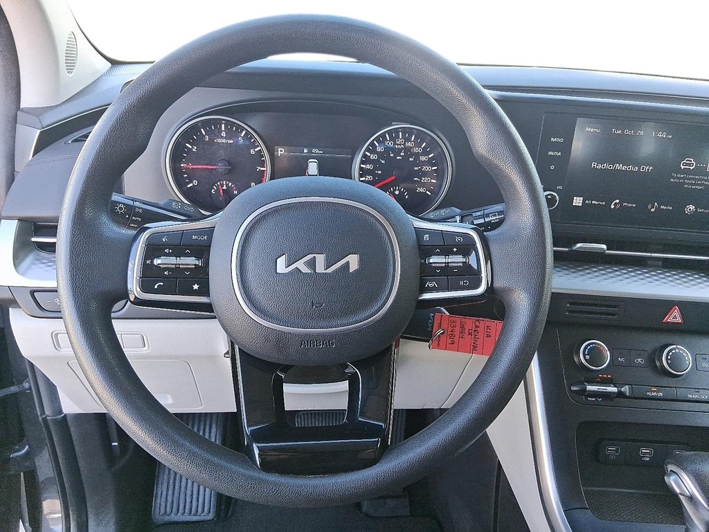 2024 Kia Carnival LX in Stratford, Ontario - 14 - w1024h768px