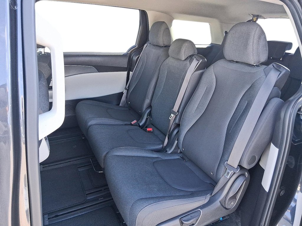 2024 Kia Carnival LX in Stratford, Ontario - 10 - w1024h768px