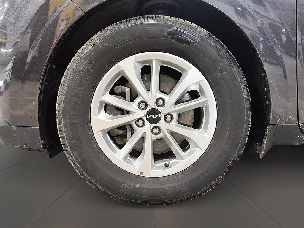 2024 Kia Carnival LX in Stratford, Ontario - 7 - w1024h768px