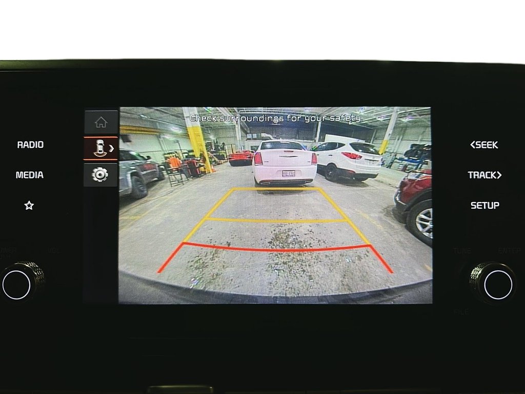 2024 Kia Carnival LX in Stratford, Ontario - 15 - w1024h768px