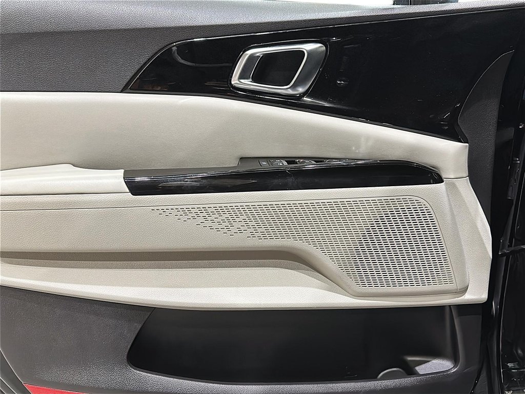 2024 Kia Carnival LX+ in Stratford, Ontario - 10 - w1024h768px