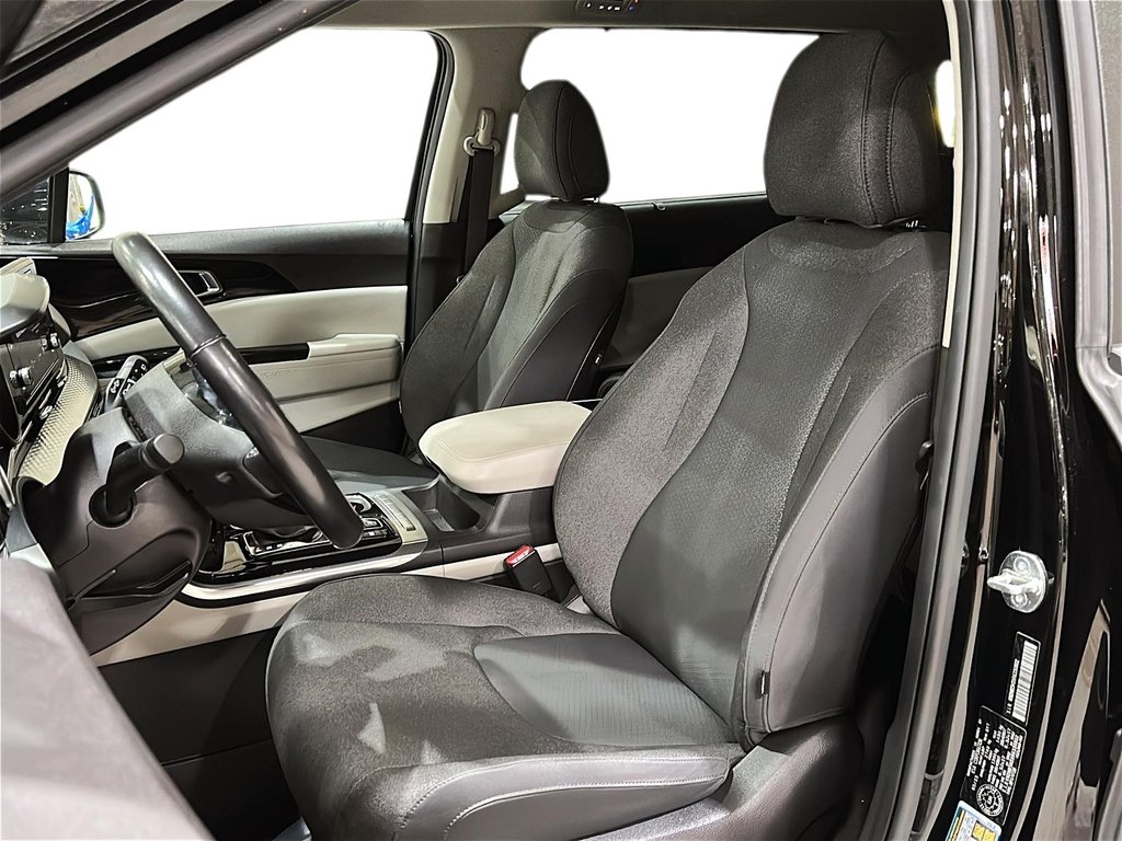 2024 Kia Carnival LX+ in Stratford, Ontario - 8 - w1024h768px