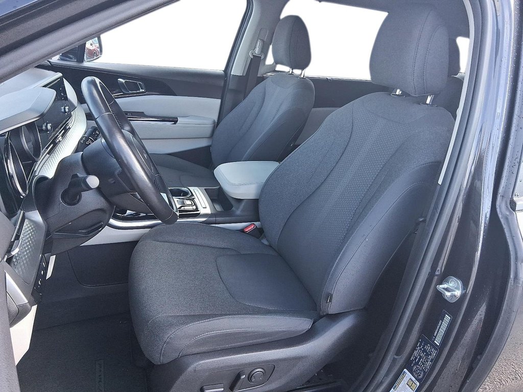 2024 Kia Carnival LX+ 3ROW in Stratford, Ontario - 8 - w1024h768px