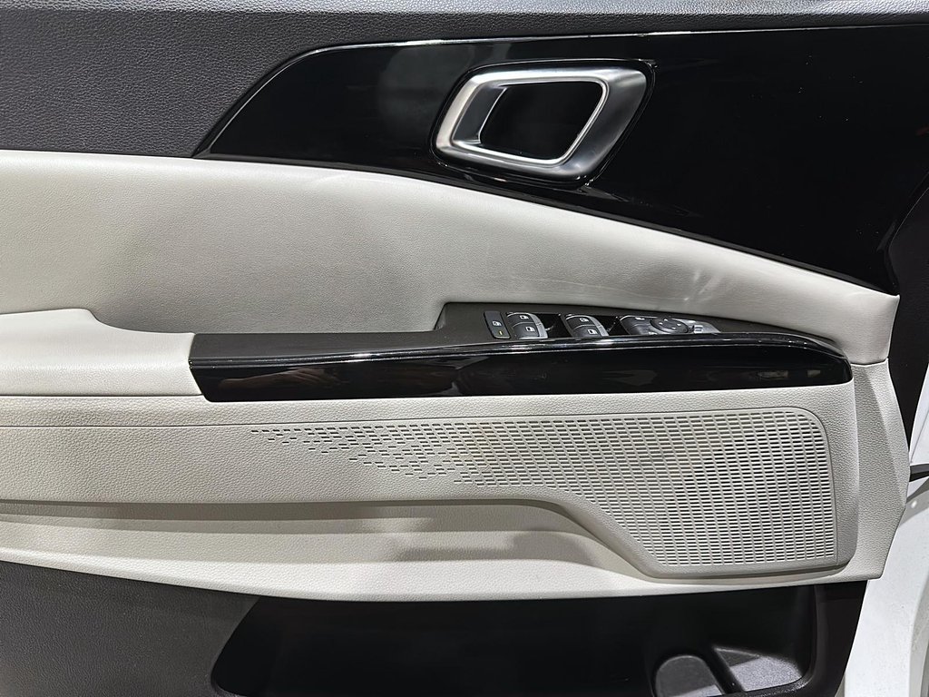 2024 Kia Carnival LX+ in Stratford, Ontario - 10 - w1024h768px