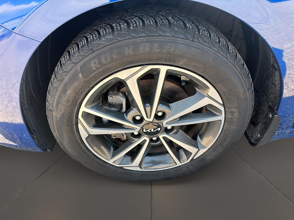 2022 Kia Forte EX Sedan in Stratford, Ontario - 7 - w1024h768px