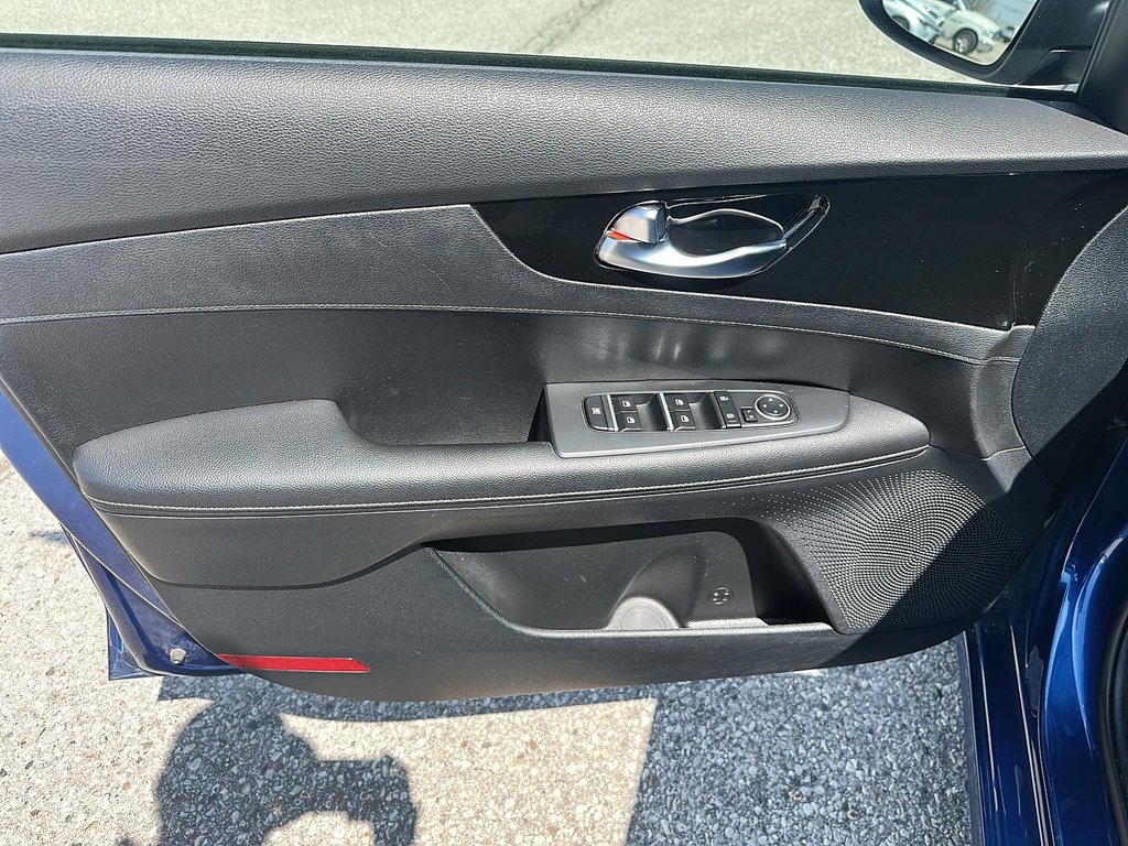 2022 Kia Forte EX Sedan in Stratford, Ontario - 10 - w1024h768px