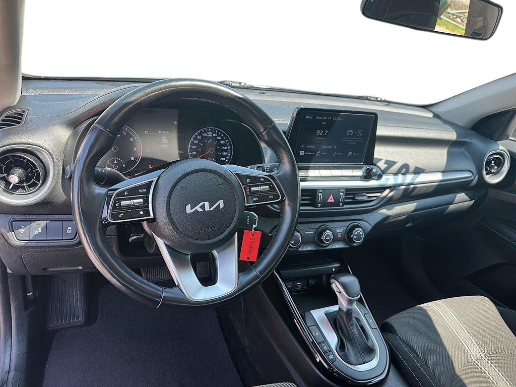 2022 Kia Forte EX Sedan in Stratford, Ontario - 9 - w1024h768px