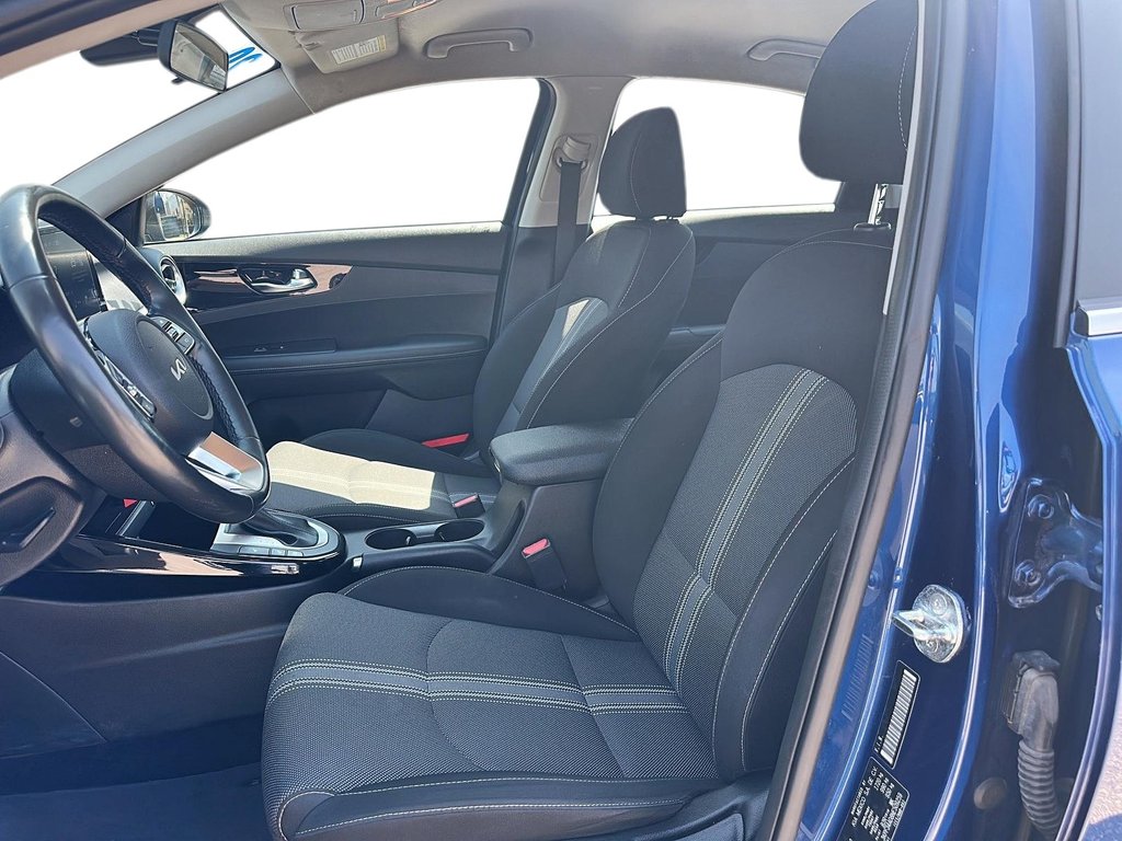 2022 Kia Forte EX Sedan in Stratford, Ontario - 8 - w1024h768px