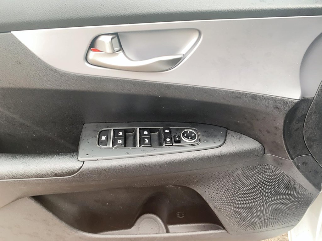 2022 Kia Forte LX Sedan in Stratford, Ontario - 8 - w1024h768px
