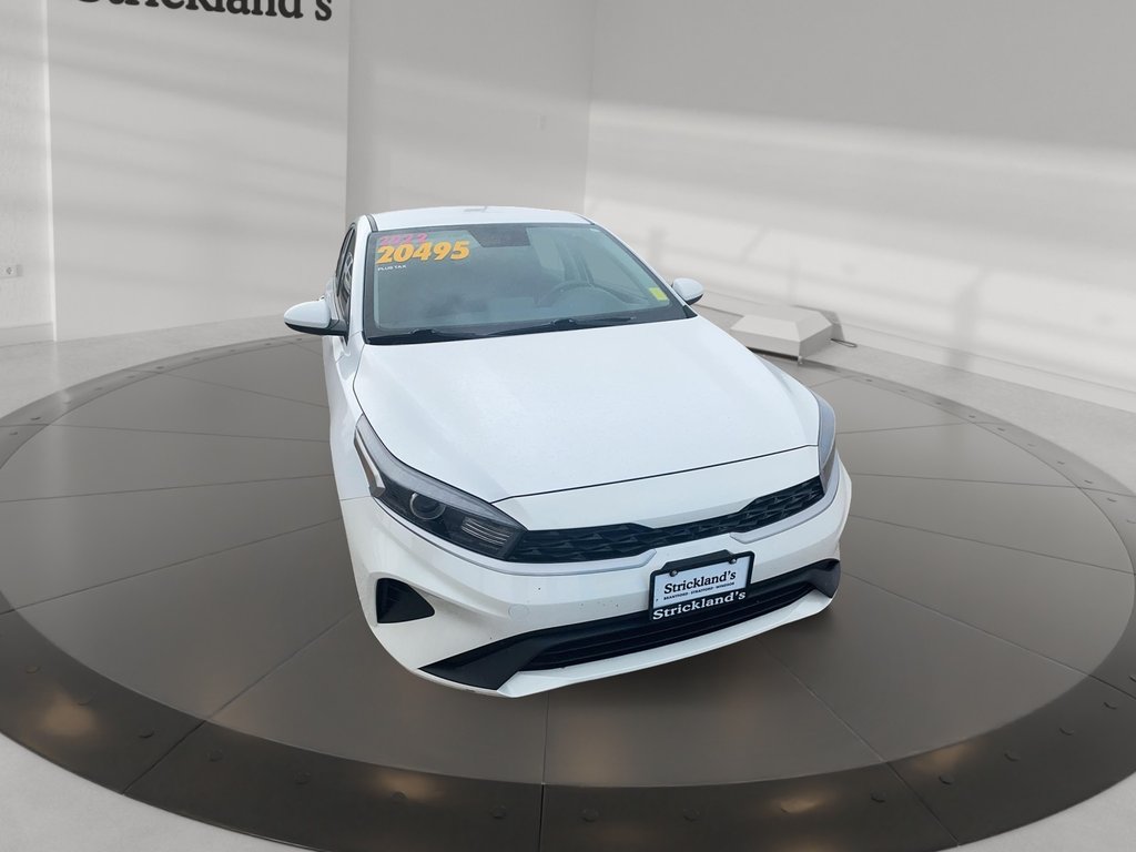 2022 Kia Forte LX Sedan in Stratford, Ontario - 2 - w1024h768px