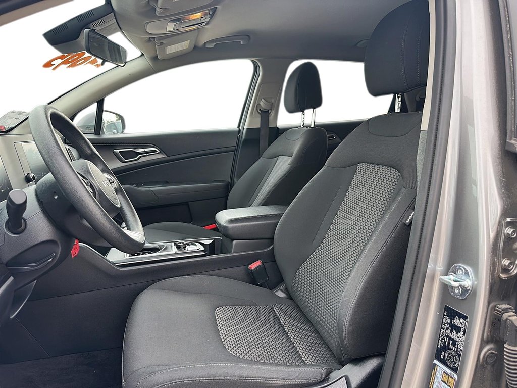 2023 Kia Sportage LX AWD SUV in Stratford, Ontario - 8 - w1024h768px