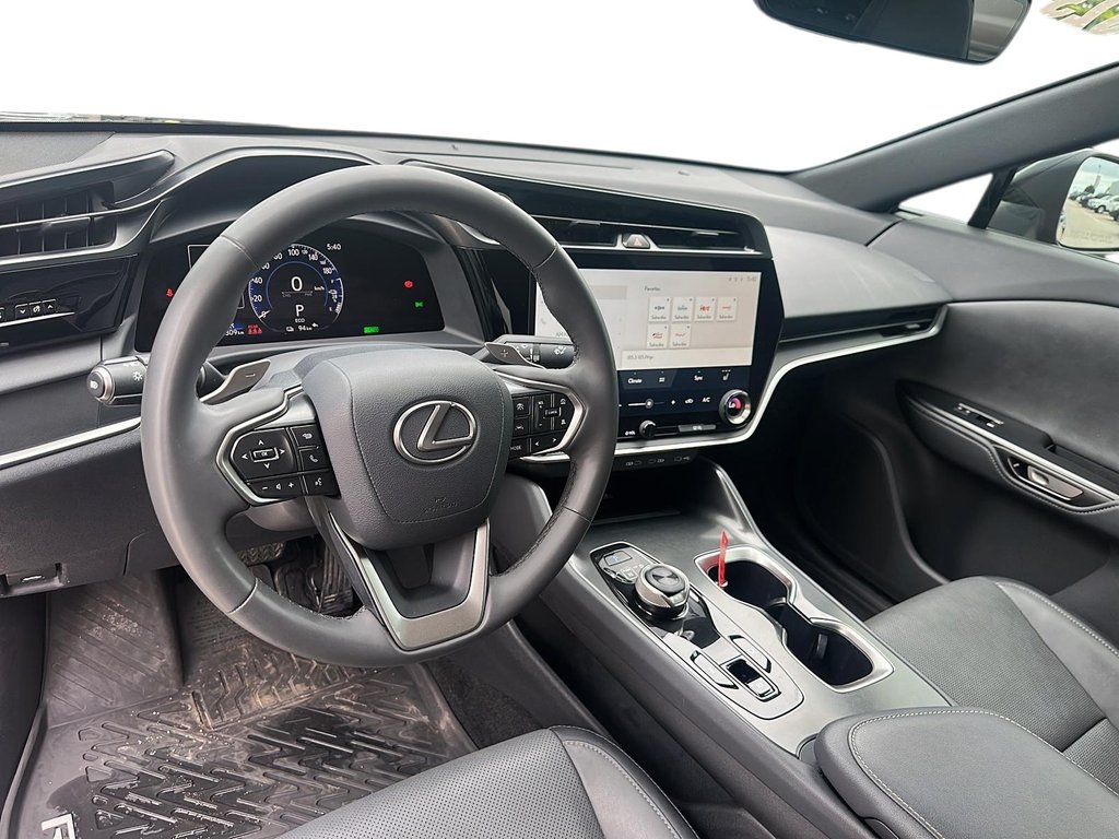 2023 Lexus RZ 450e in Stratford, Ontario - 9 - w1024h768px