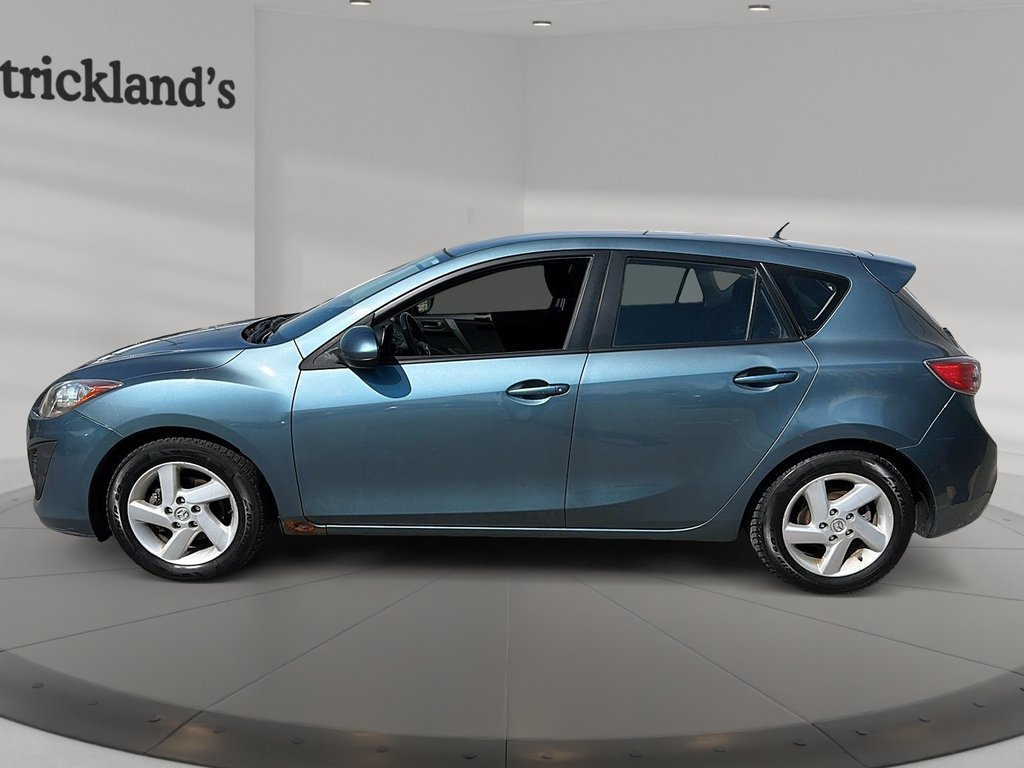 2011 Mazda 3 GX Sedan in Stratford, Ontario - 5 - w1024h768px