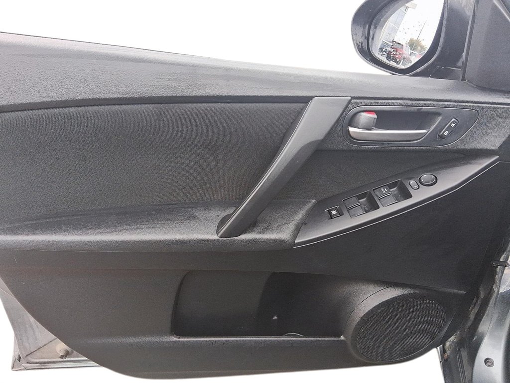 2013 Mazda 3 GX in Stratford, Ontario - 11 - w1024h768px