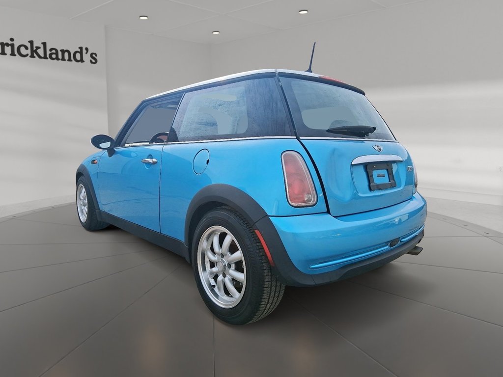2005 MINI Cooper Hardtop Classic in Stratford, Ontario - 4 - w1024h768px