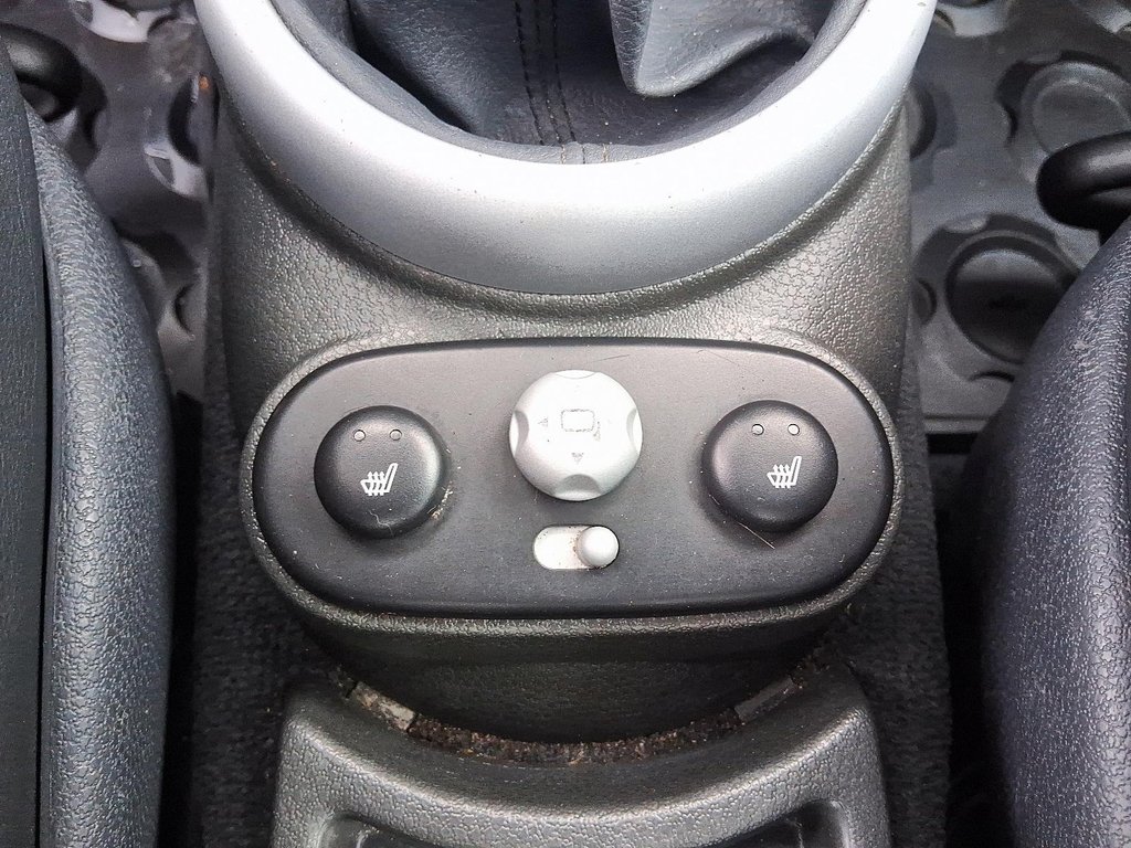 2005 MINI Cooper Hardtop Classic in Stratford, Ontario - 10 - w1024h768px