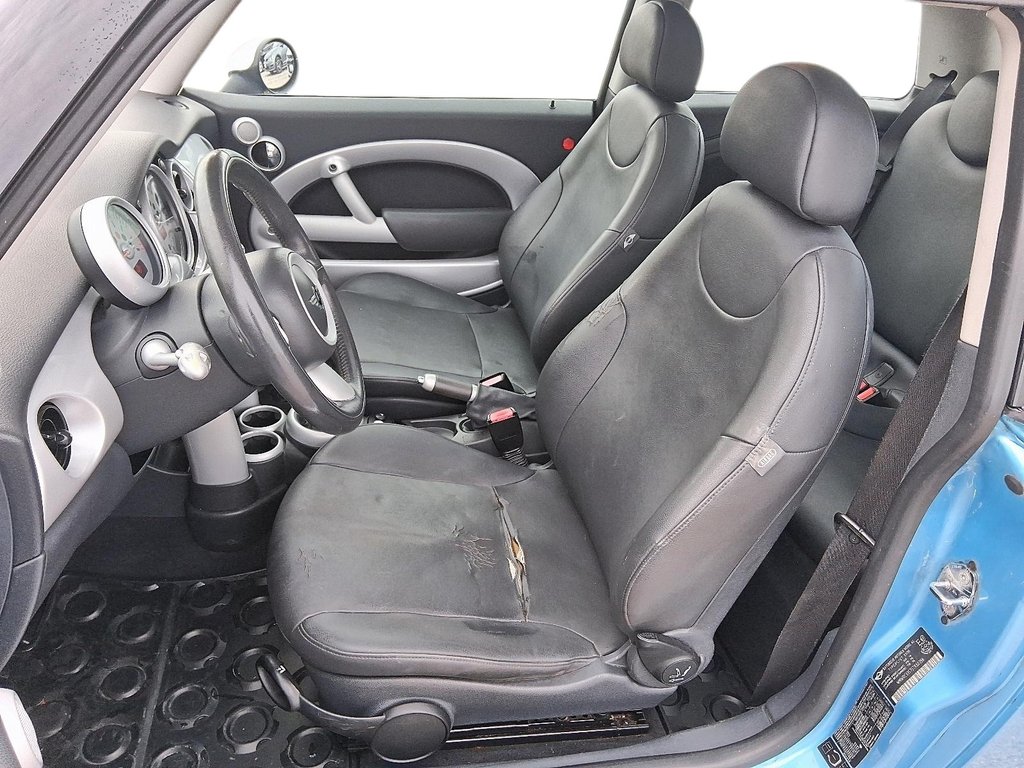 2005 MINI Cooper Hardtop Classic in Stratford, Ontario - 7 - w1024h768px