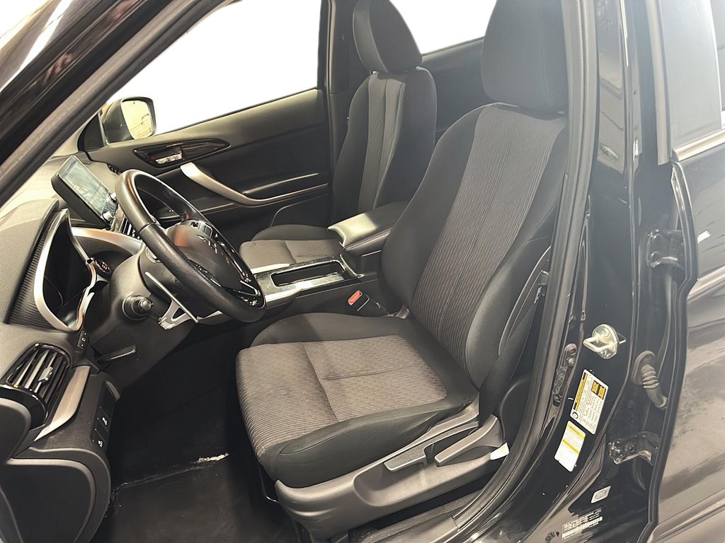 2022 Mitsubishi Eclipse Cross ES AWC SUV in Stratford, Ontario - 8 - w1024h768px