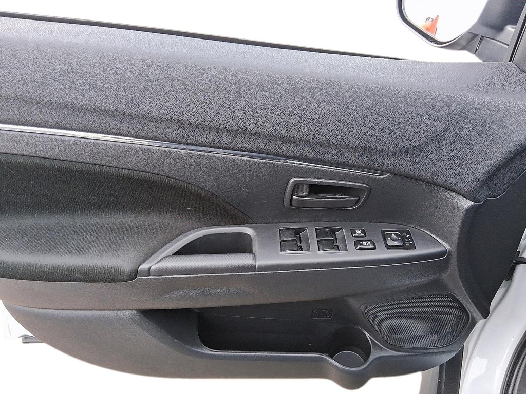 2023 Mitsubishi RVR ES in Stratford, Ontario - 11 - w1024h768px