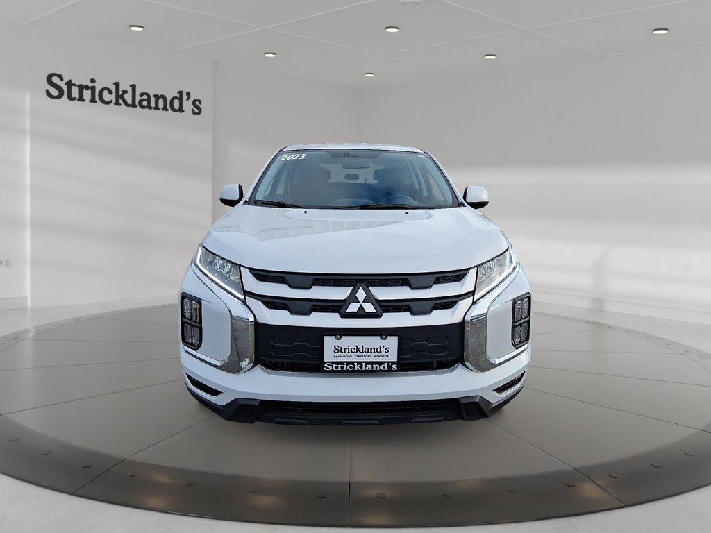 2023 Mitsubishi RVR ES in Stratford, Ontario - 2 - w1024h768px