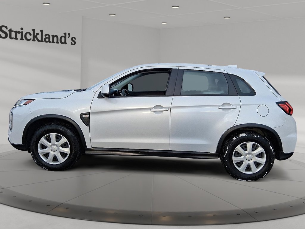 2023 Mitsubishi RVR ES in Stratford, Ontario - 5 - w1024h768px