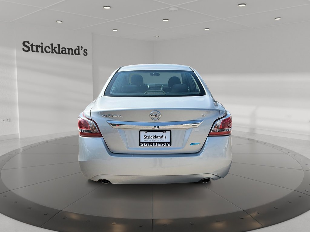 2013 Nissan Altima 2.5 CVT Sedan in Stratford, Ontario - 3 - w1024h768px