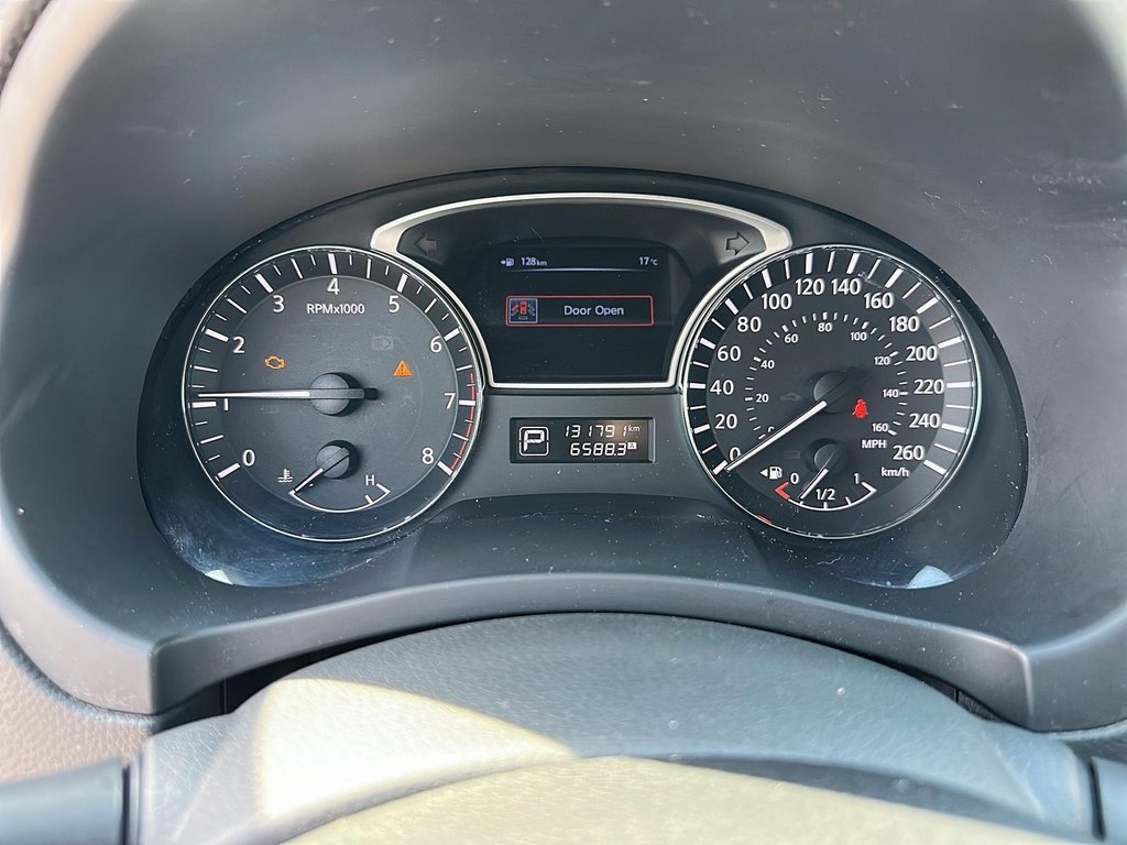 2013 Nissan Altima 2.5 CVT Sedan in Stratford, Ontario - 12 - w1024h768px