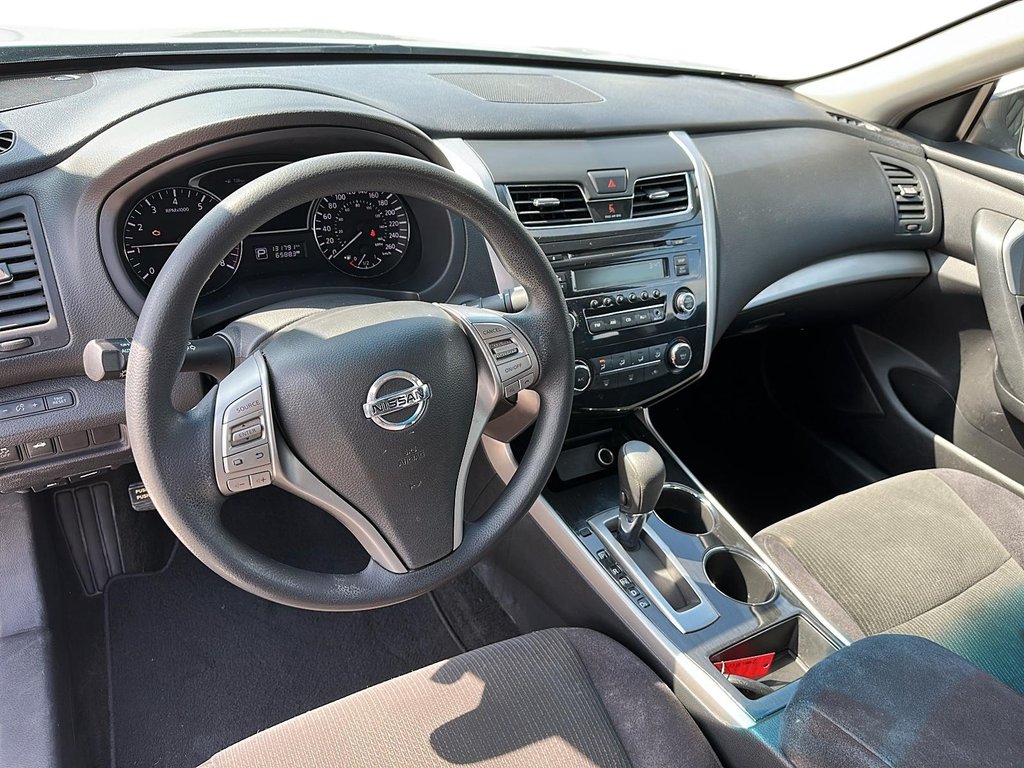 2013 Nissan Altima 2.5 CVT Sedan in Stratford, Ontario - 8 - w1024h768px