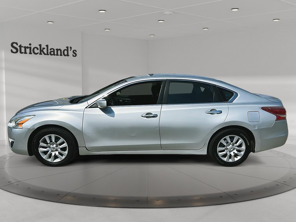 2013 Nissan Altima 2.5 CVT Sedan in Stratford, Ontario - 5 - w1024h768px