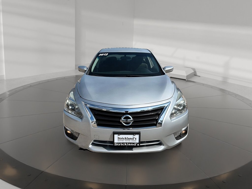 2013 Nissan Altima 2.5 CVT Sedan in Stratford, Ontario - 2 - w1024h768px