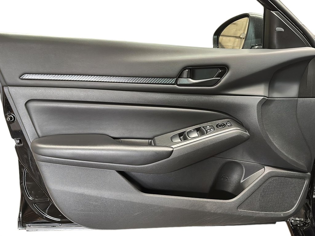 2024 Nissan Altima S AWD in Stratford, Ontario - 10 - w1024h768px