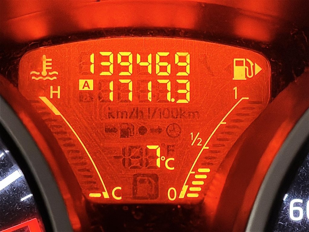 2011 Nissan Juke SL in Stratford, Ontario - 12 - w1024h768px