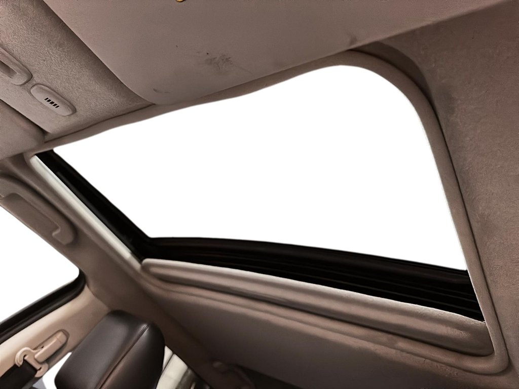 2011 Nissan Juke SL in Stratford, Ontario - 15 - w1024h768px