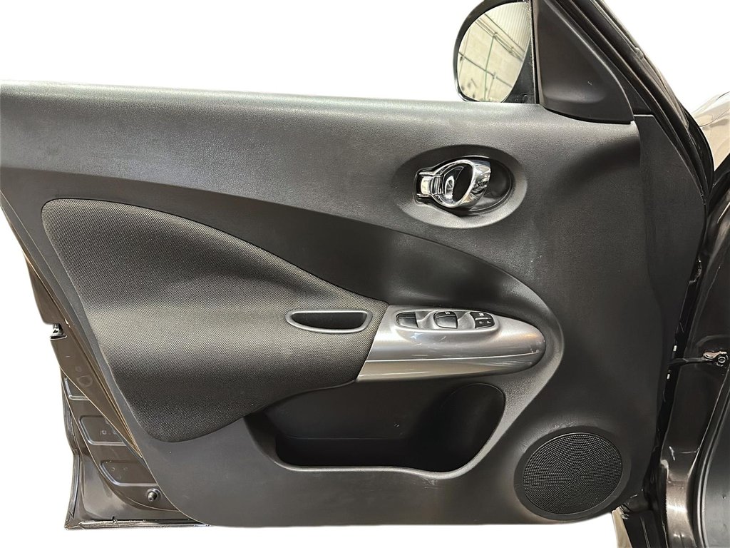 2011 Nissan Juke SL in Stratford, Ontario - 10 - w1024h768px