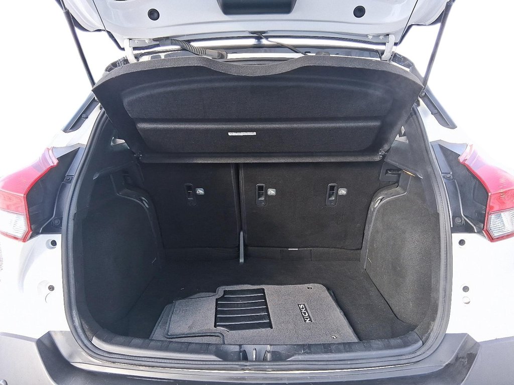 2020 Nissan Kicks SR CVT in Stratford, Ontario - 6 - w1024h768px